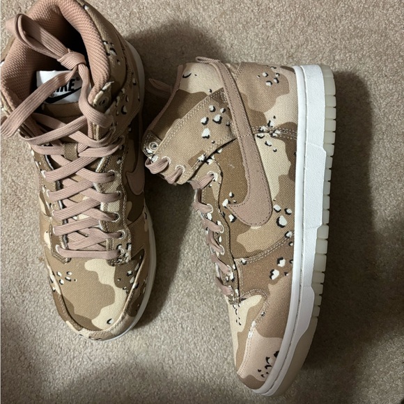 Nike Women’s Dunk High Camouflage Sneakers - Picture 4 of 5